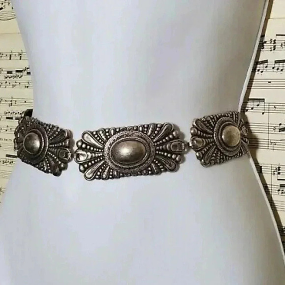 Escada Vintage Designer Concho Belt Necklace in Brushed Silver Tone ChainLink - Picture 3 of 13